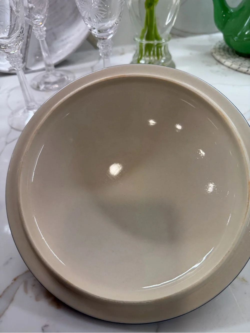 Temp-tations 1.5 qt casserole dish.8 inches across.